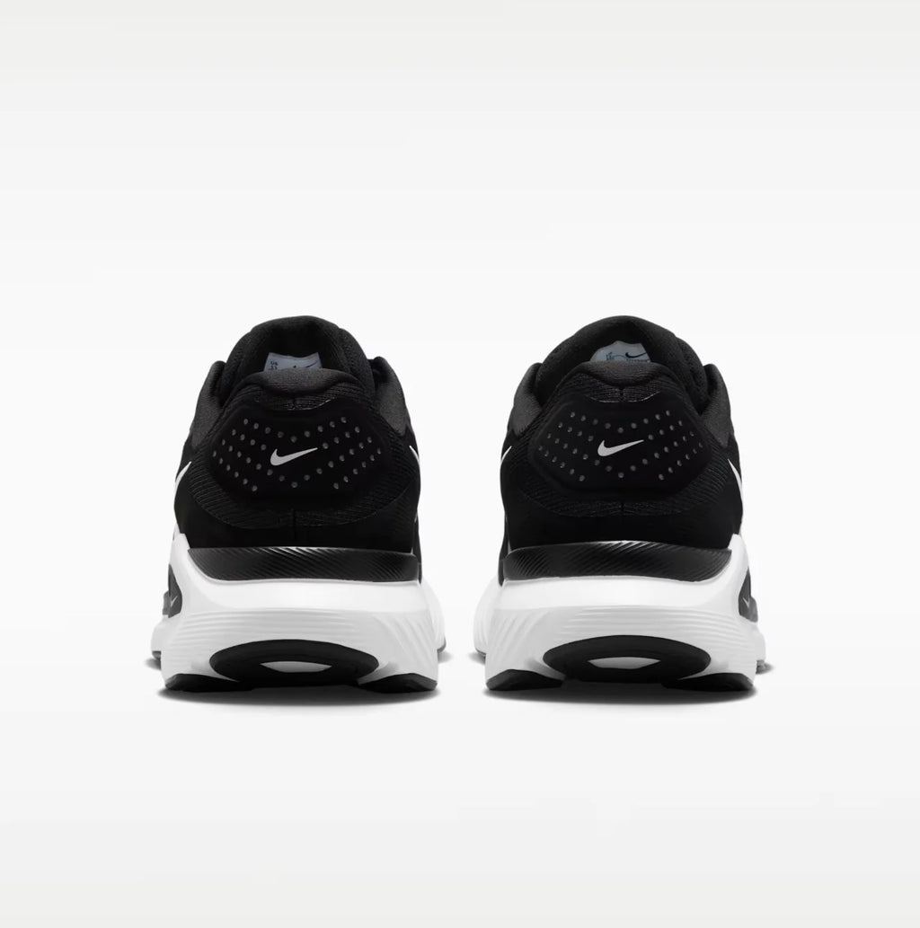 Chaussures de running noir Nike à design graphique RUN