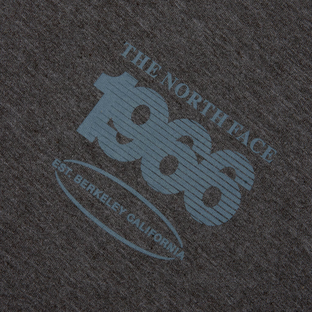 Tri Blend Logo Play S S Tee TNF Black Heather