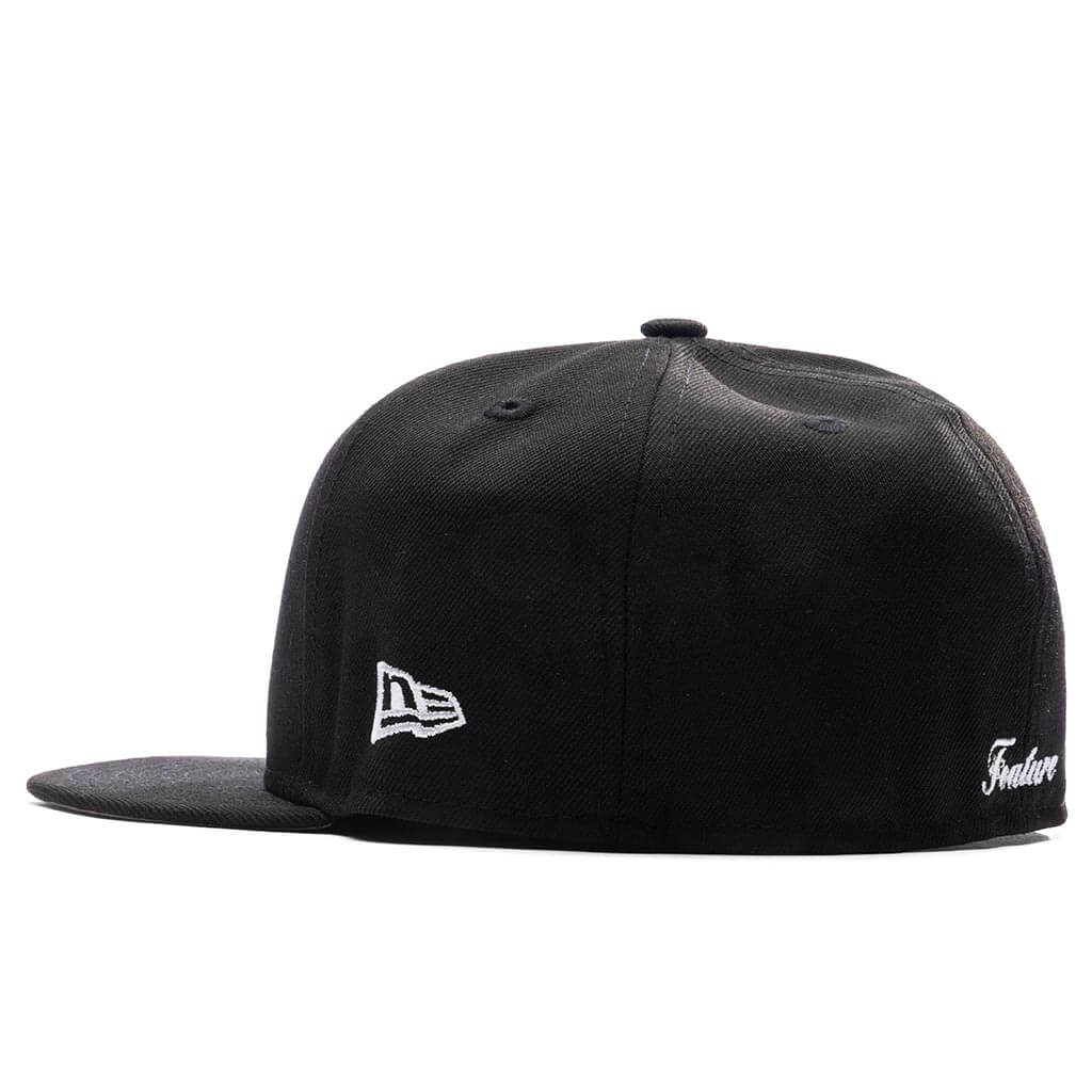 Feature x New Era Old English Scottsdale Fitted Black Snow Grey