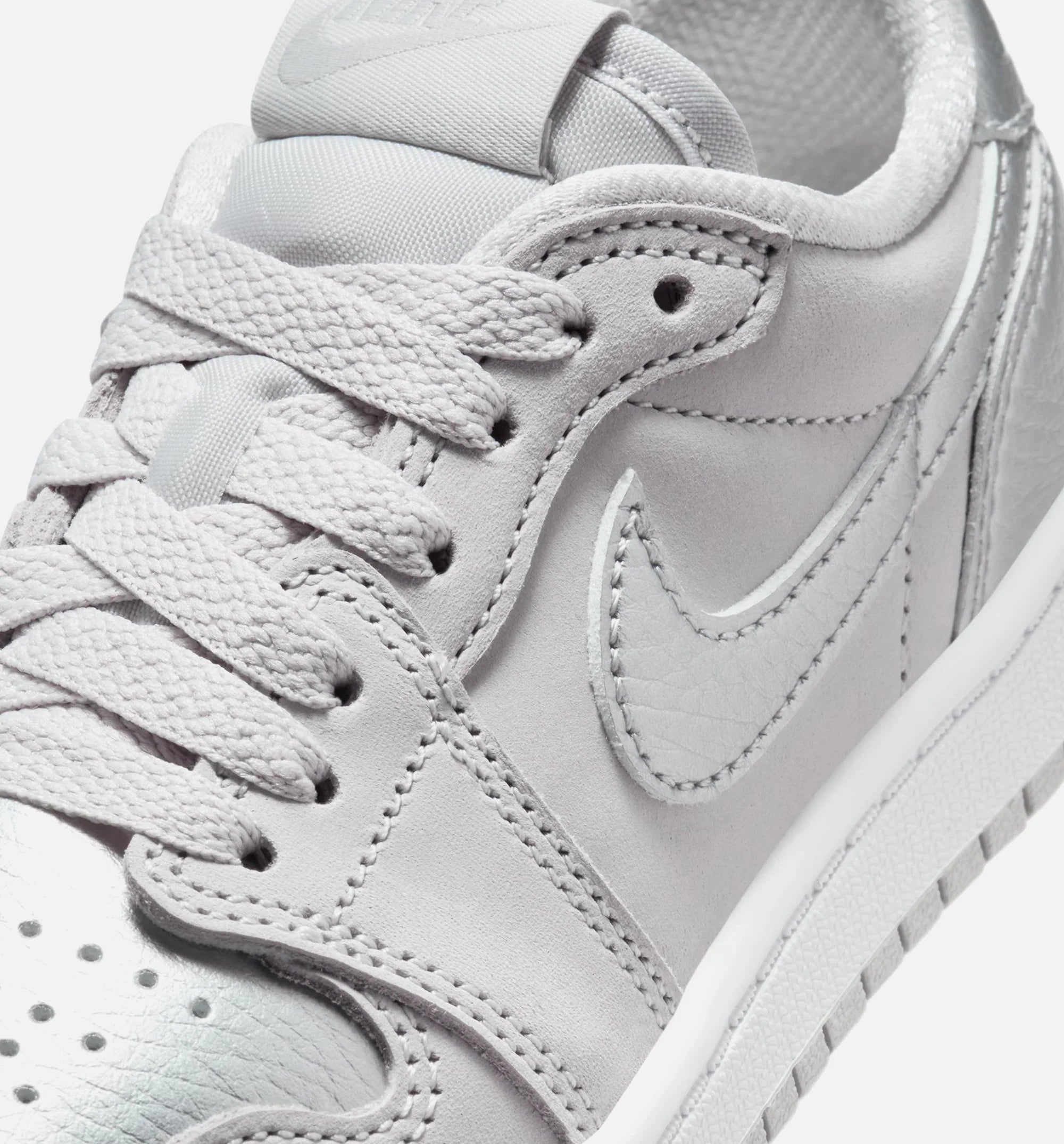 Air Jordan 1 Retro Low OG Silver Preschool Lifestyle Shoe Neutral Grey Metallic Silver White