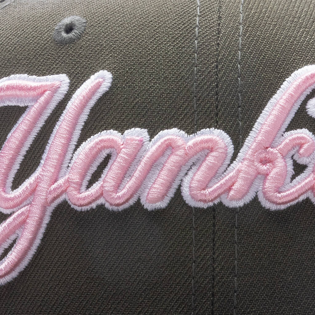 FEATURE x New Era 59FIFTY Fitted NY Yankees 50th Anniversary Olive Walnut