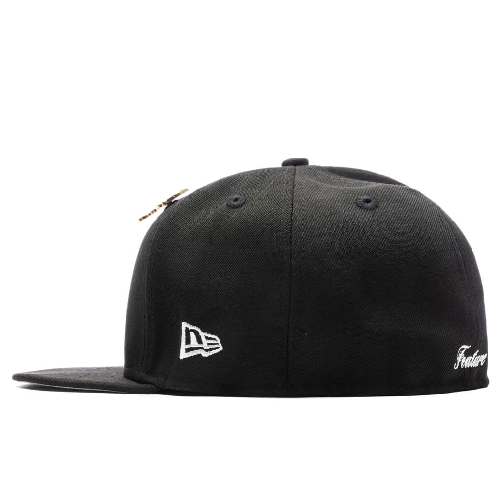 Feature x New Era Old English Plaza Fitted Black Snow Grey