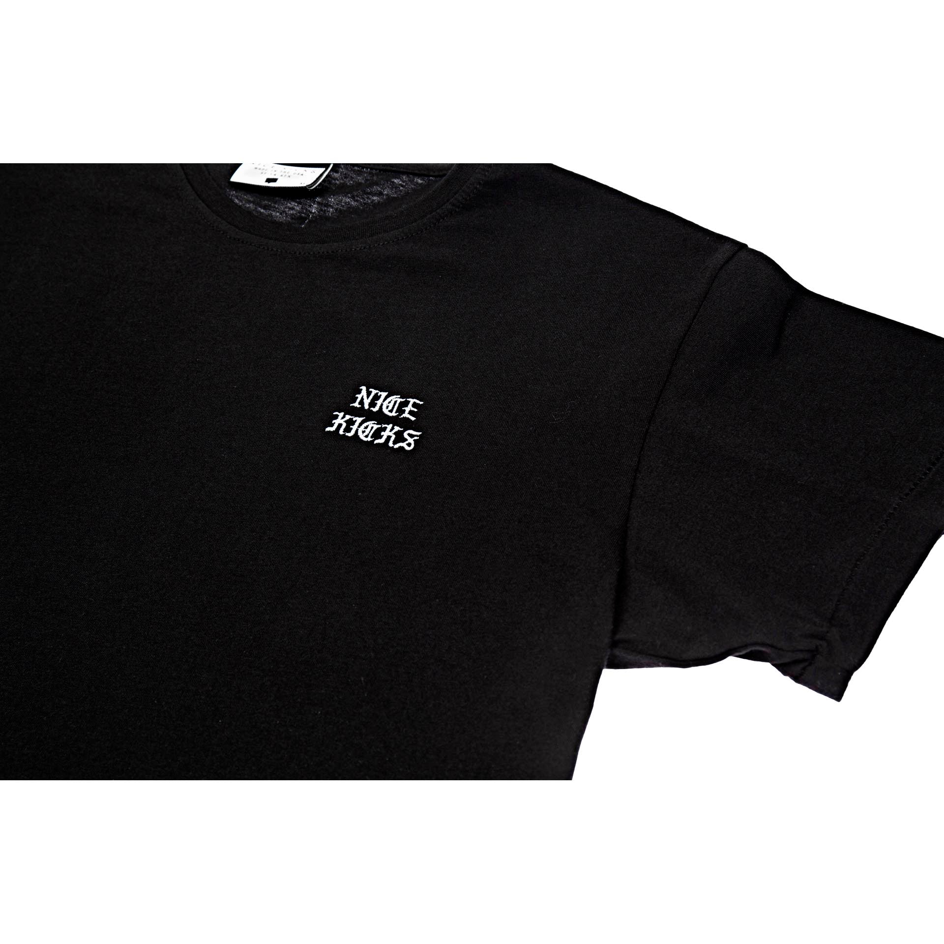 Nice Kicks Chest Print Old Engish Pablo Crew Tee Black