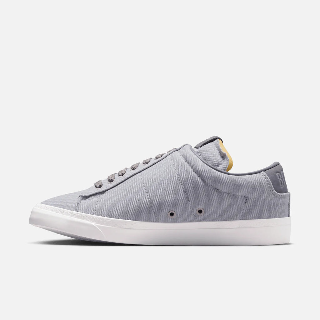 Nike Blazer Low x Devin Booker Detroit Tigers Light Bone Édition Limitée