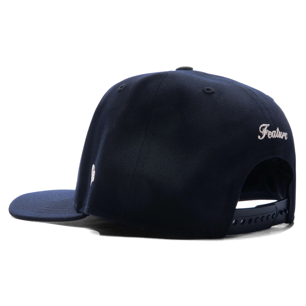 FEATURE x New Era 9FIFTY Curved A Frame Old English F Snapback Navy