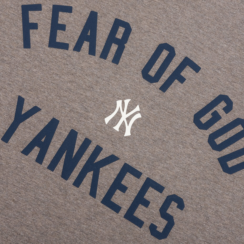 Fear of God Essentials x MLB Yankees 90s Tee Homestead Heather